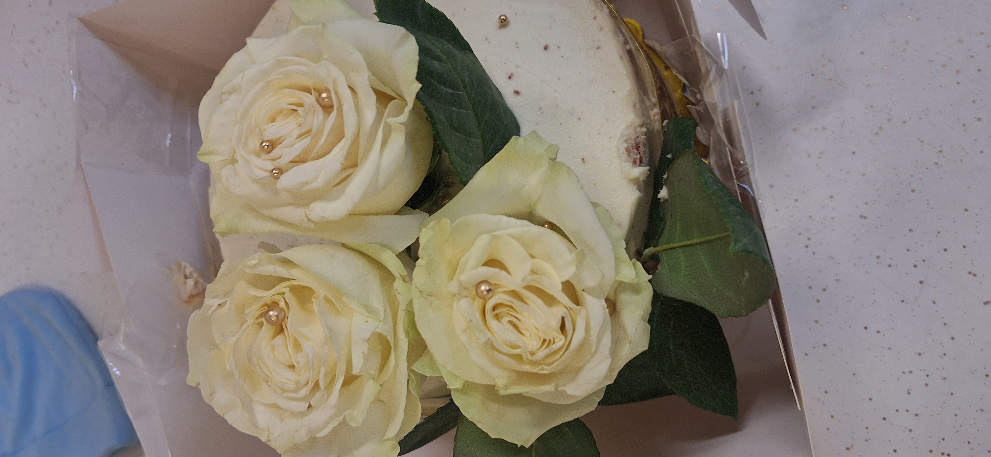 Gâteau de roses blanches